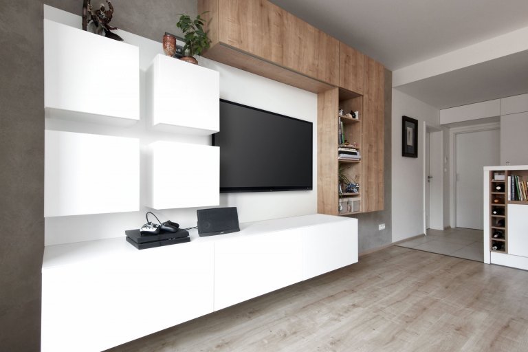 Návrh vestavby moderního interieru do bytu v novostavbě. Byt samotný je řešen v obývací části atypickými úhly. Což z něj z hlediska prostoru dělá zajímavý…