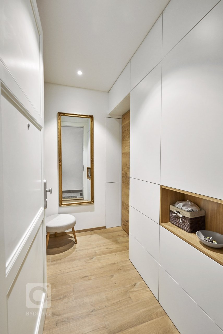 Z původní nevyužité půdy vzniklo úžasné bydlení, co do prostoru to není žádná výhra, ale i&nbsp;přesto má prostor své kouzlo.&nbsp;Byt byl zakoupen ve stavu…