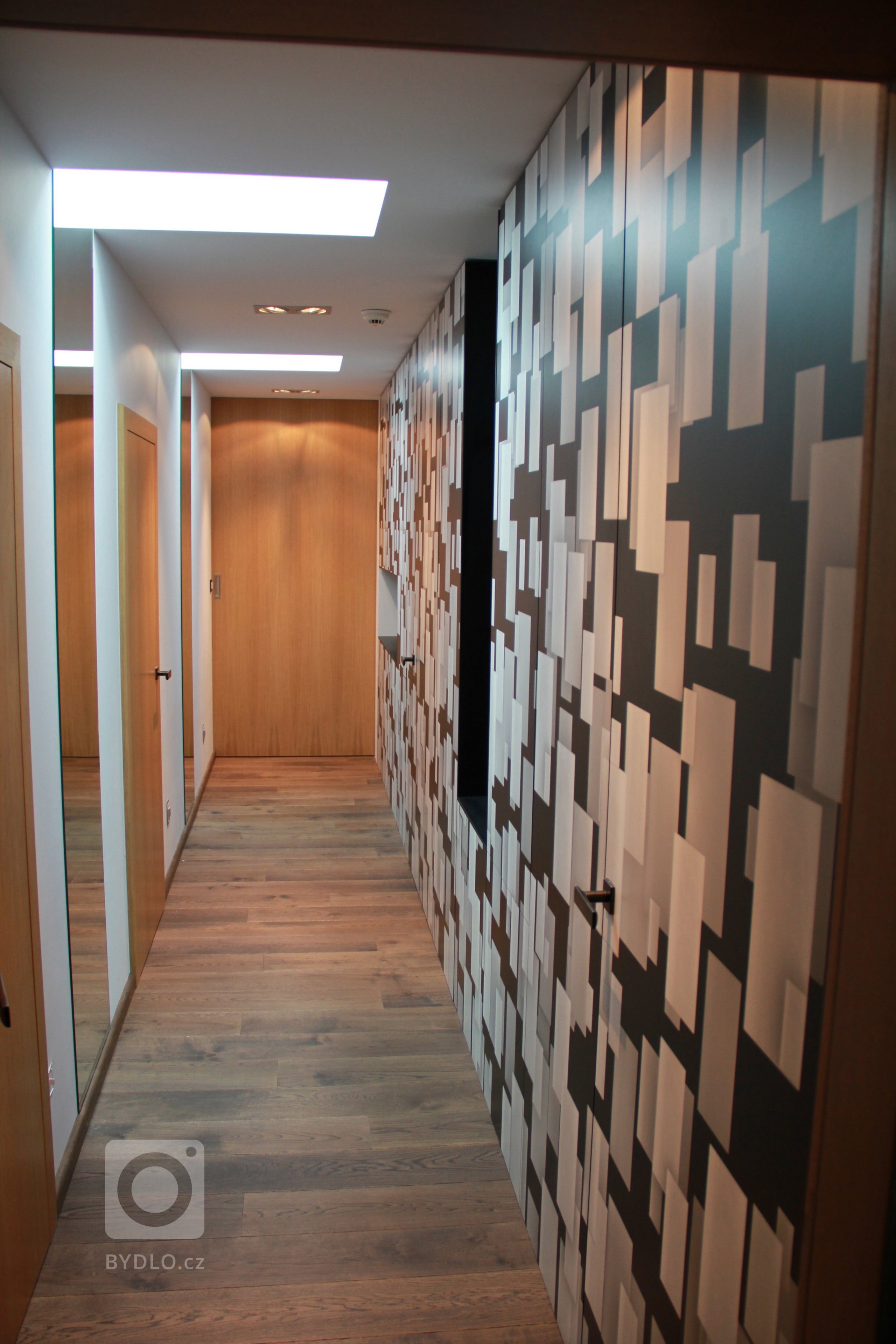 Klient oslovil naši firmu a požadoval vytvoření studie celého interiéru domu, kdy můžeme při tvorbě studie ještě dispozičně měnit projekt. Studie interiéru…