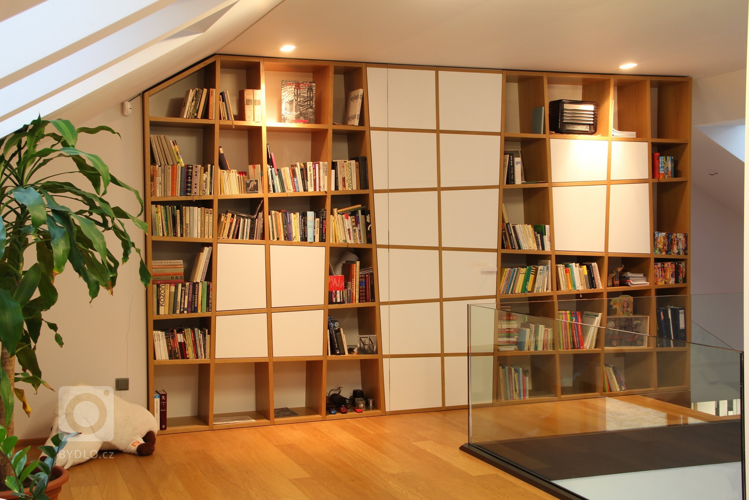 Klient oslovil naši firmu a požadoval vytvoření studie celého interiéru domu, kdy můžeme při tvorbě studie ještě dispozičně měnit projekt. Studie interiéru…