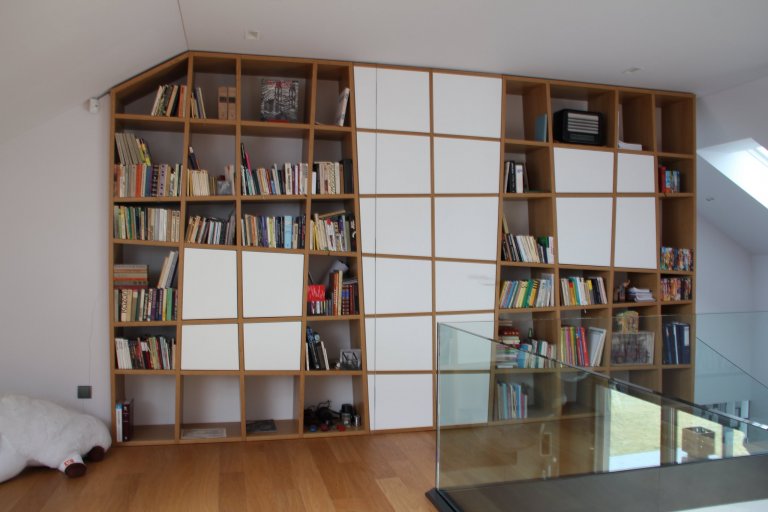 Klient oslovil naši firmu a požadoval vytvoření studie celého interiéru domu, kdy můžeme při tvorbě studie ještě dispozičně měnit projekt. Studie interiéru…