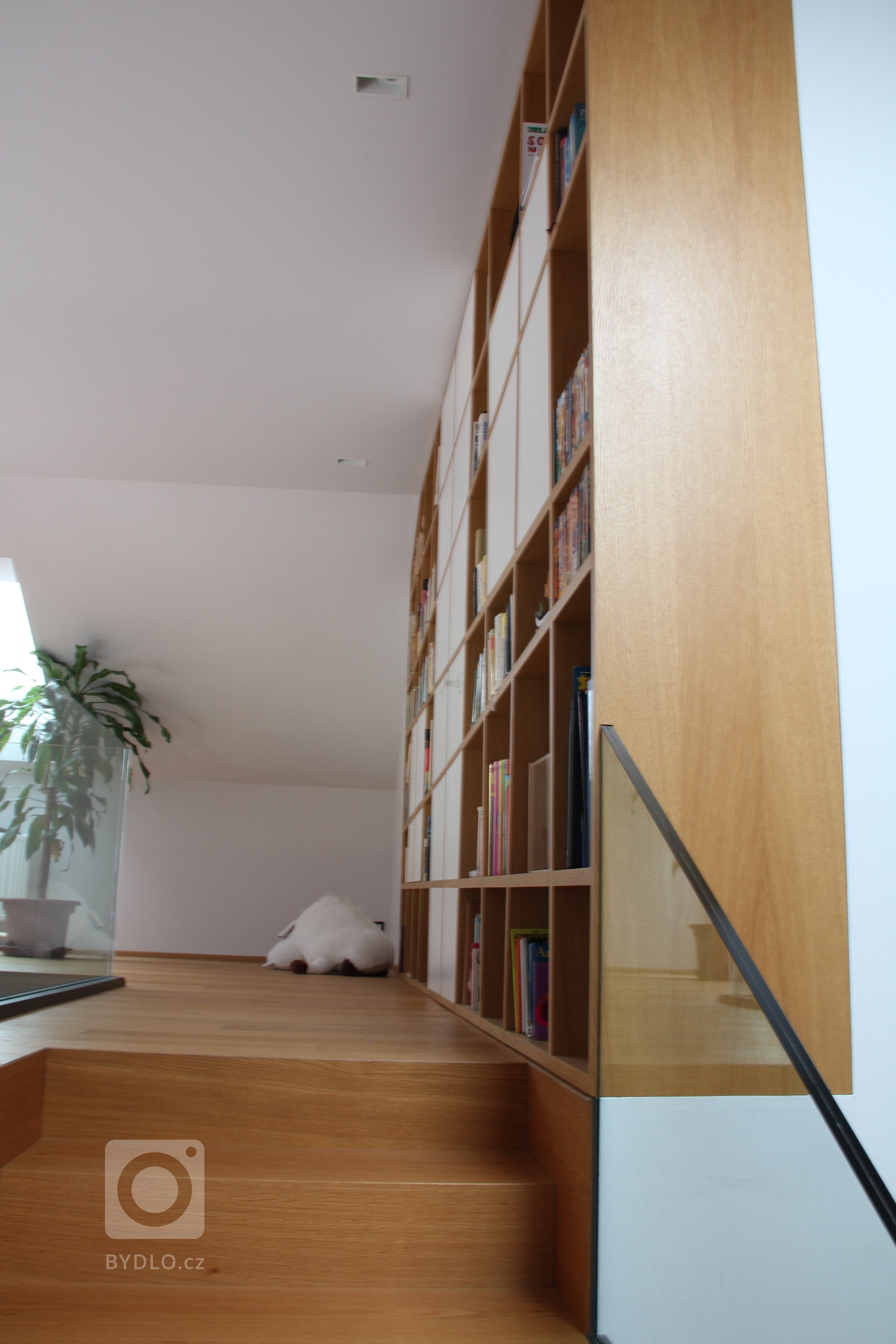 Klient oslovil naši firmu a požadoval vytvoření studie celého interiéru domu, kdy můžeme při tvorbě studie ještě dispozičně měnit projekt. Studie interiéru…