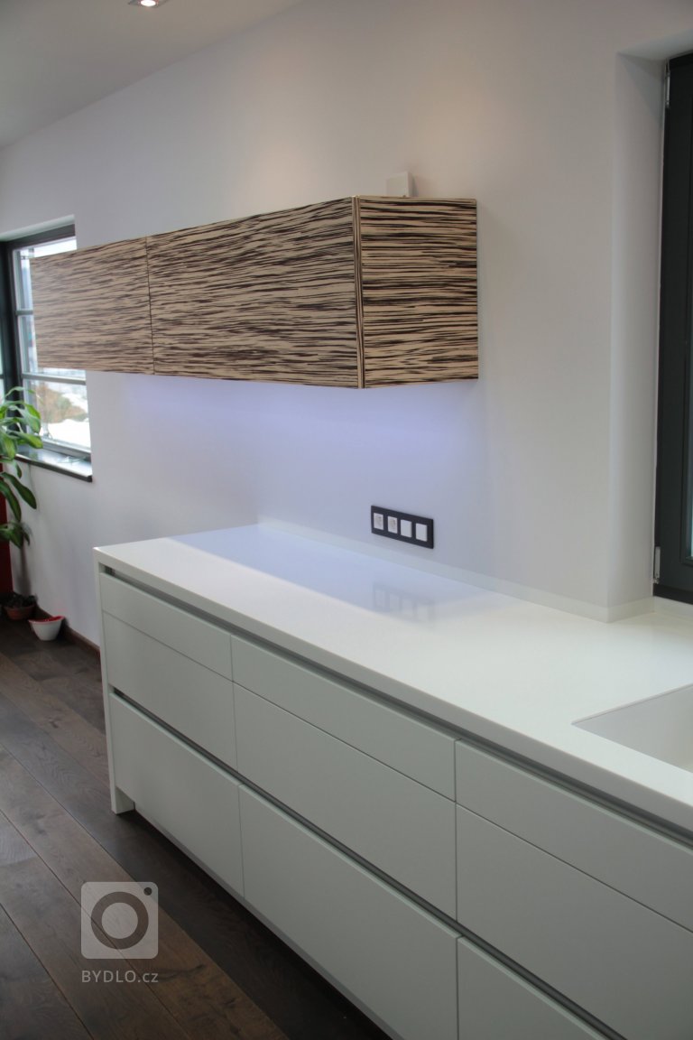 add picture to album