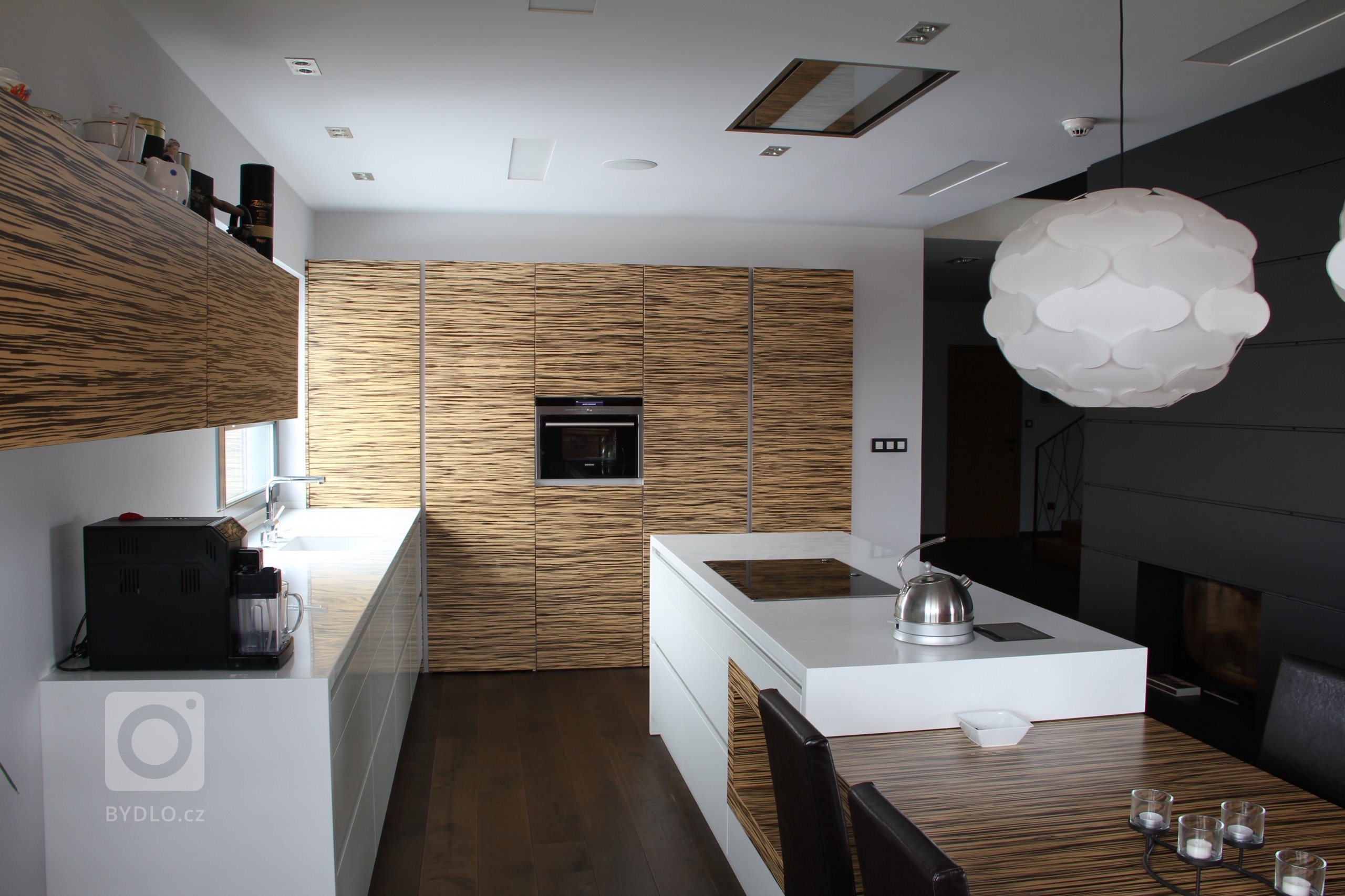 Klient oslovil naši firmu a požadoval vytvoření studie celého interiéru domu, kdy můžeme při tvorbě studie ještě dispozičně měnit projekt. Studie interiéru…