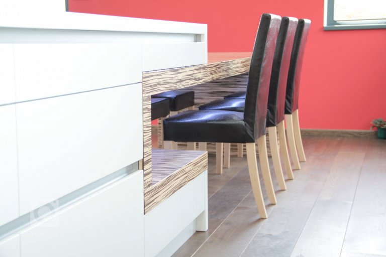 add picture to album