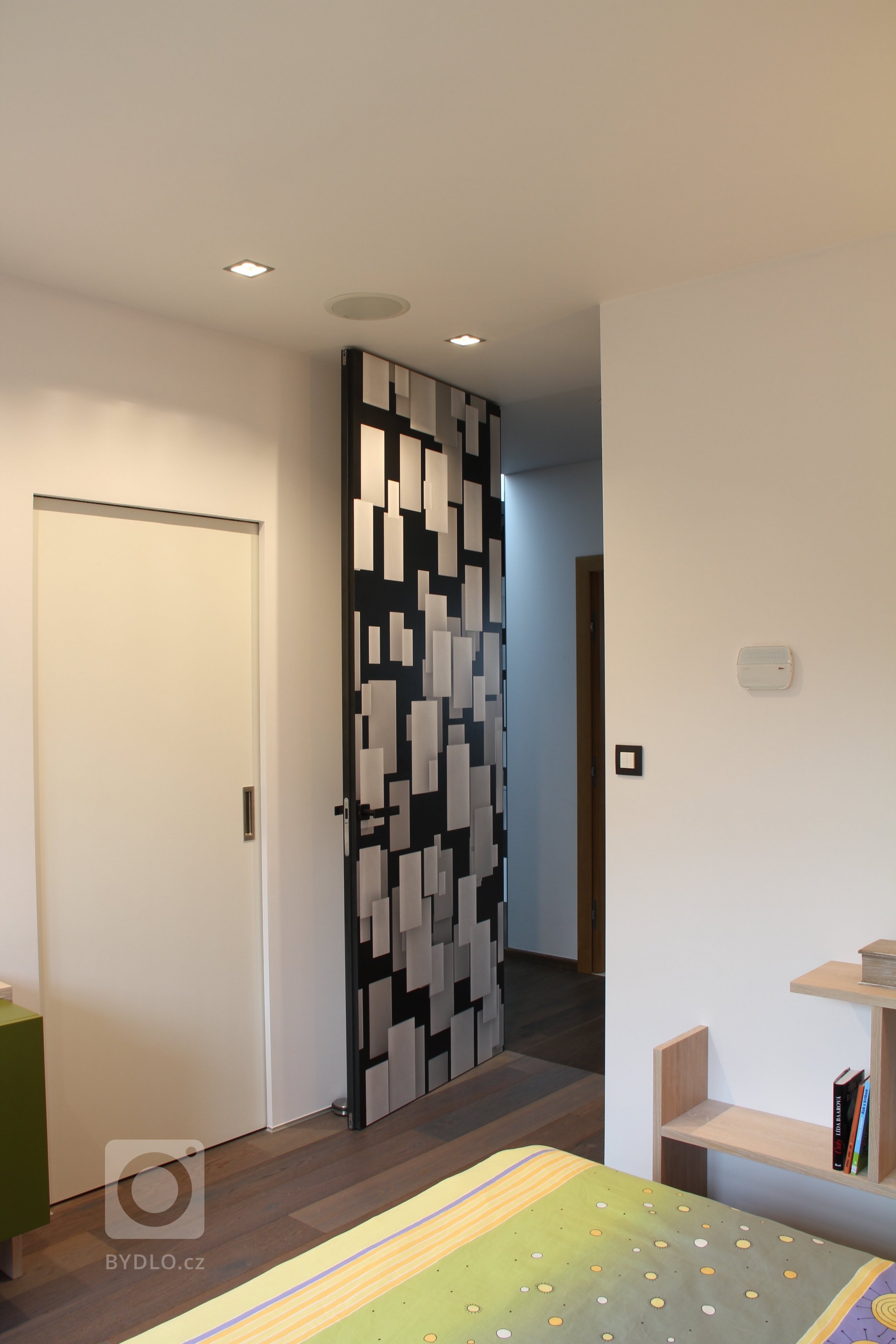 Klient oslovil naši firmu a požadoval vytvoření studie celého interiéru domu, kdy můžeme při tvorbě studie ještě dispozičně měnit projekt. Studie interiéru…