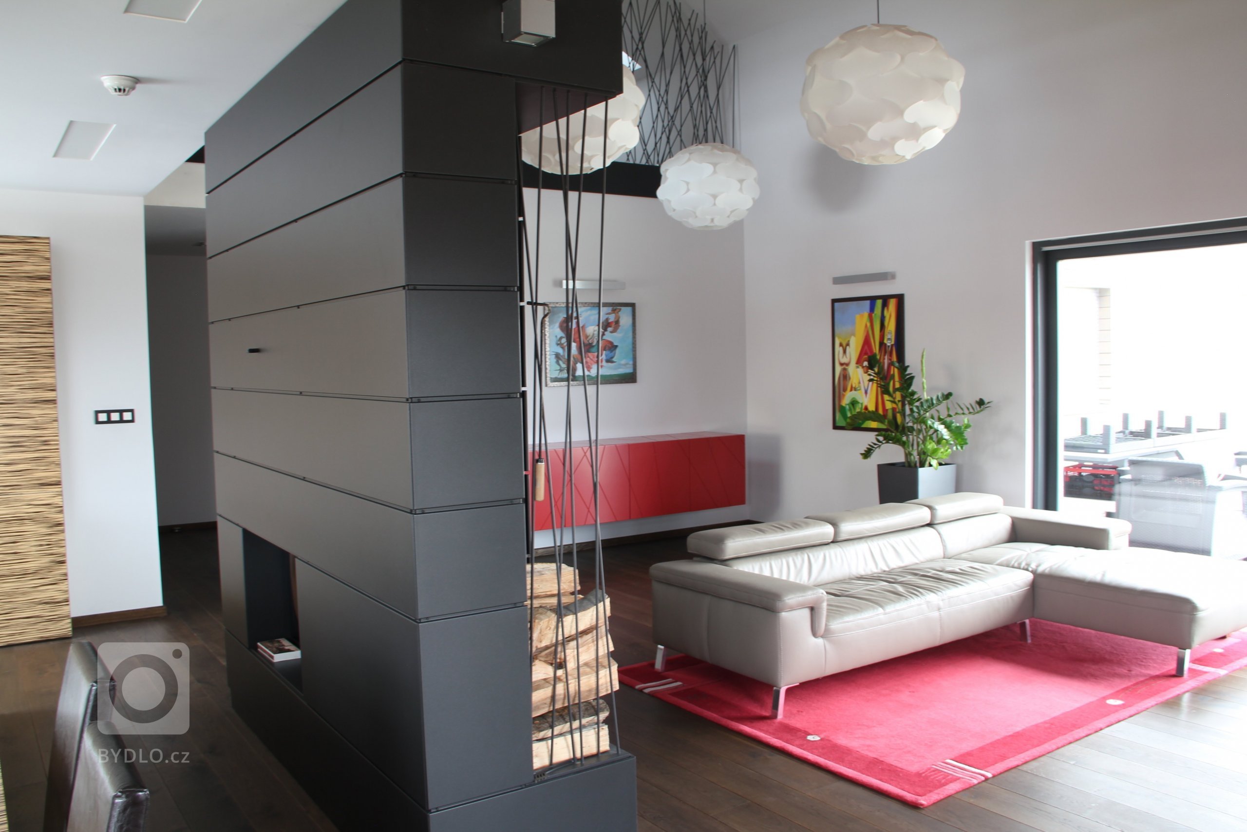 Klient oslovil naši firmu a požadoval vytvoření studie celého interiéru domu, kdy můžeme při tvorbě studie ještě dispozičně měnit projekt. Studie interiéru…