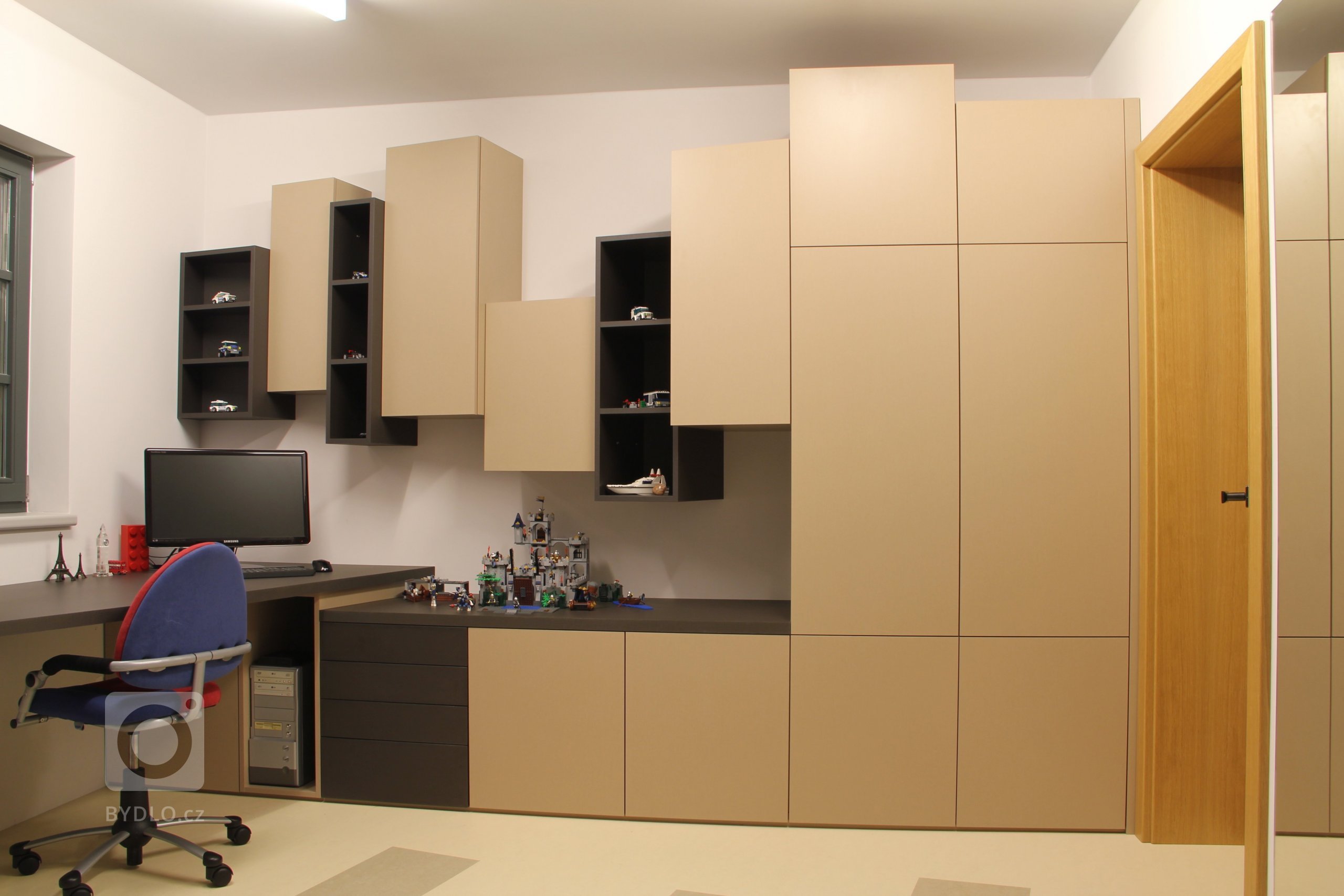 Klient oslovil naši firmu a požadoval vytvoření studie celého interiéru domu, kdy můžeme při tvorbě studie ještě dispozičně měnit projekt. Studie interiéru…