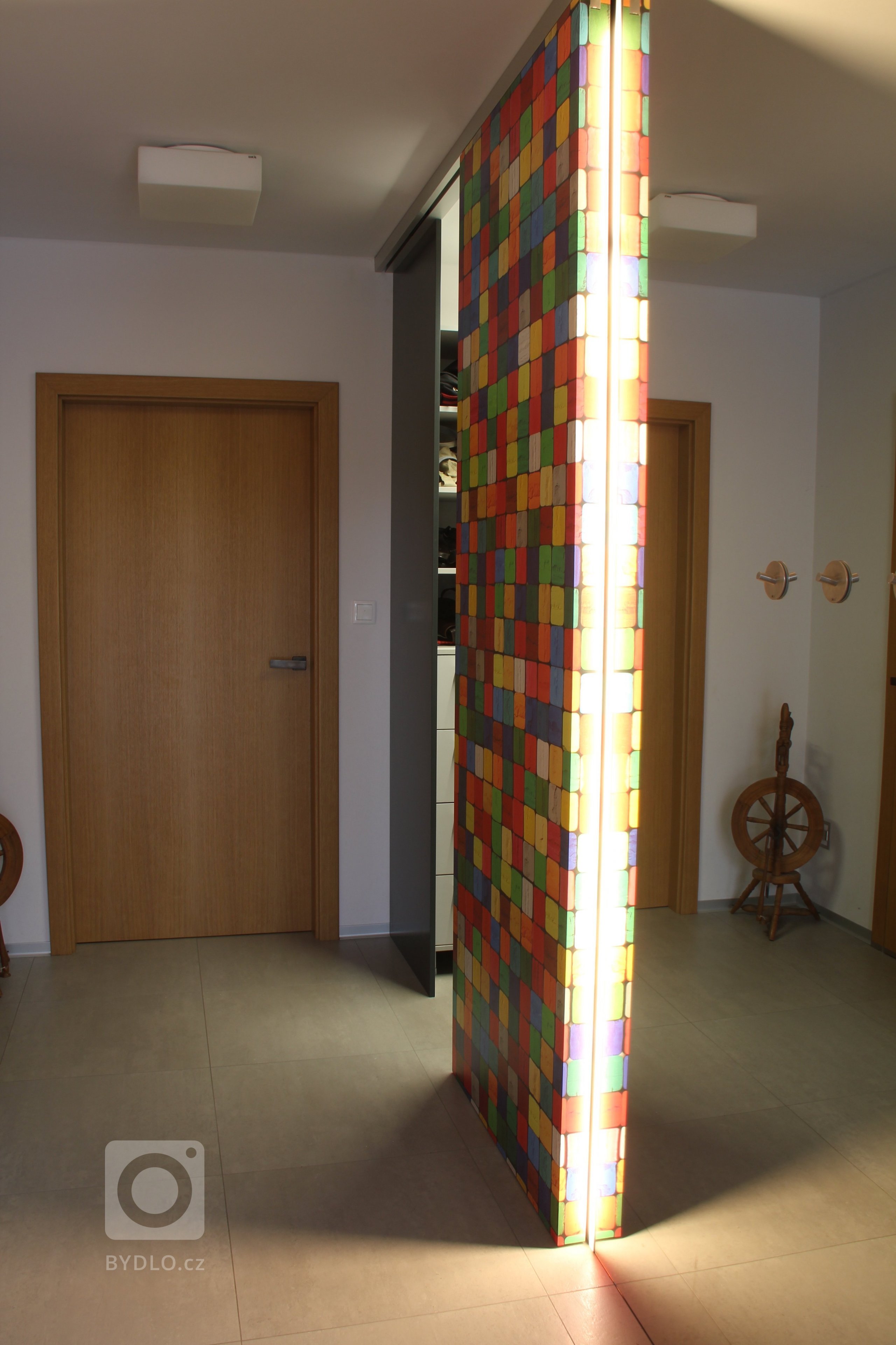 Klient oslovil naši firmu a požadoval vytvoření studie celého interiéru domu, kdy můžeme při tvorbě studie ještě dispozičně měnit projekt. Studie interiéru…