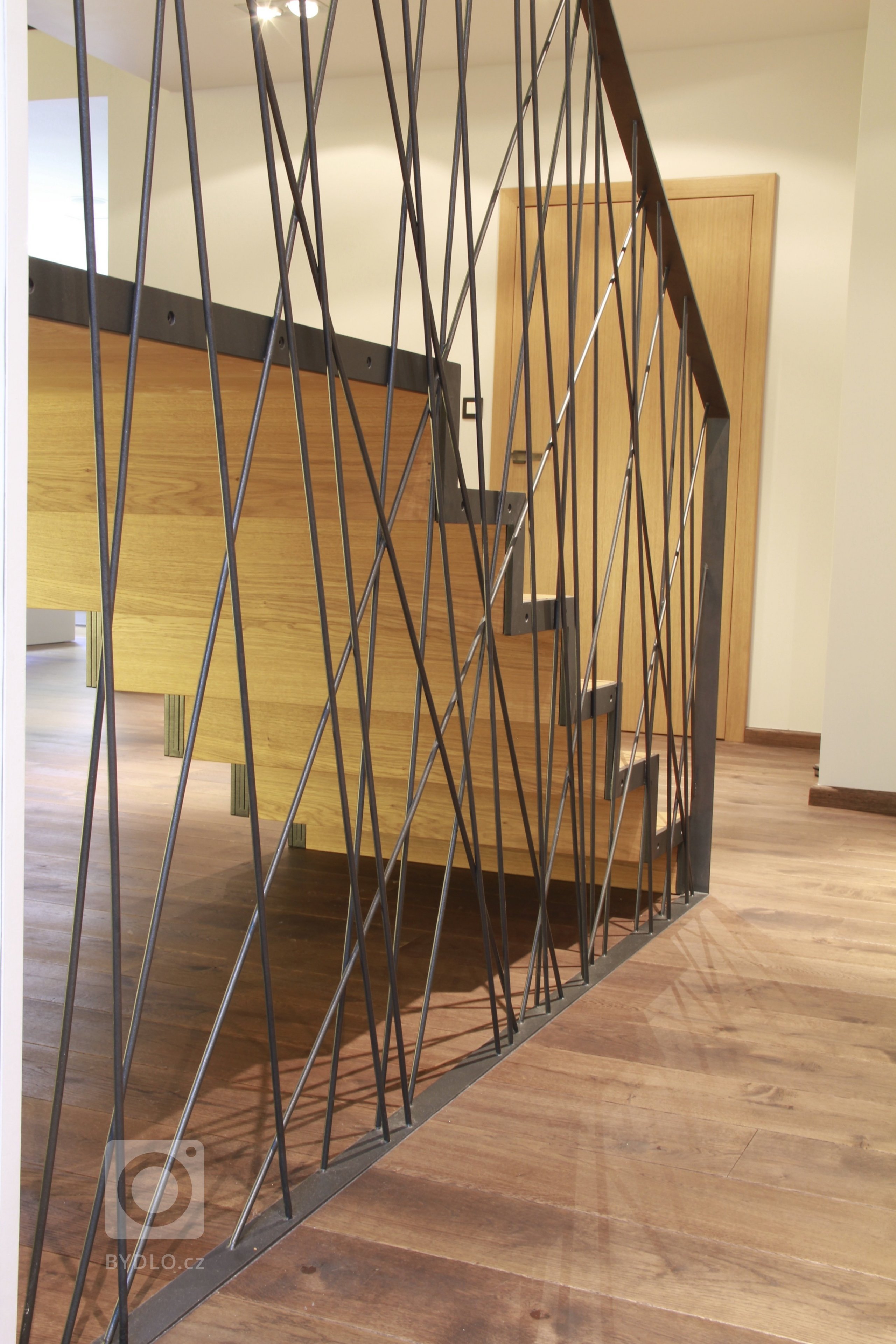 Klient oslovil naši firmu a požadoval vytvoření studie celého interiéru domu, kdy můžeme při tvorbě studie ještě dispozičně měnit projekt. Studie interiéru…