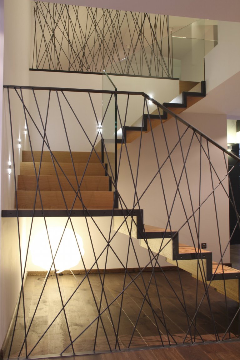 Klient oslovil naši firmu a požadoval vytvoření studie celého interiéru domu, kdy můžeme při tvorbě studie ještě dispozičně měnit projekt. Studie interiéru…