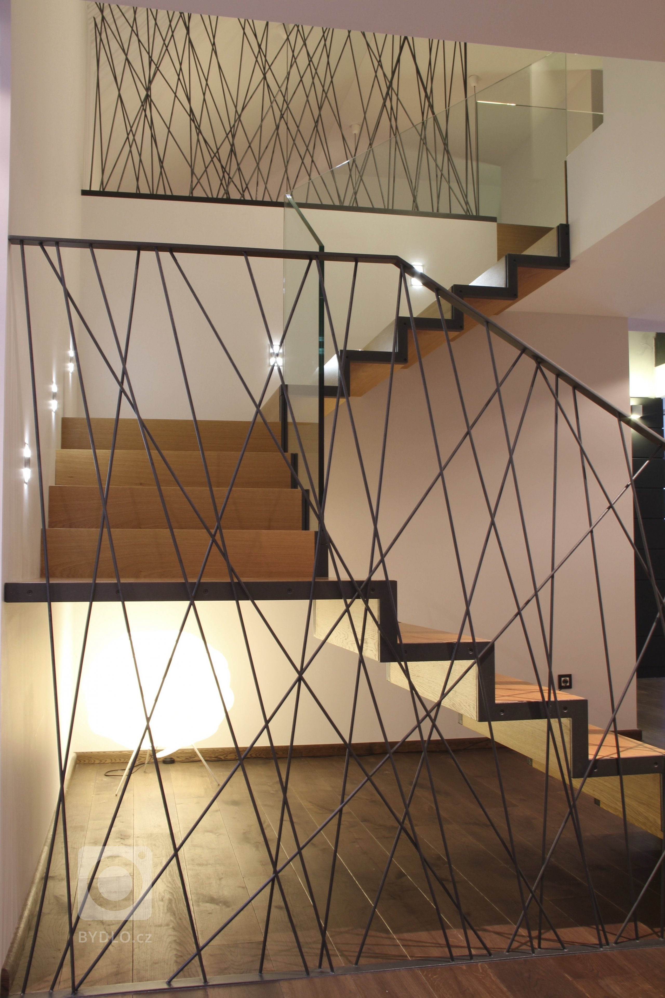 Klient oslovil naši firmu a požadoval vytvoření studie celého interiéru domu, kdy můžeme při tvorbě studie ještě dispozičně měnit projekt. Studie interiéru…