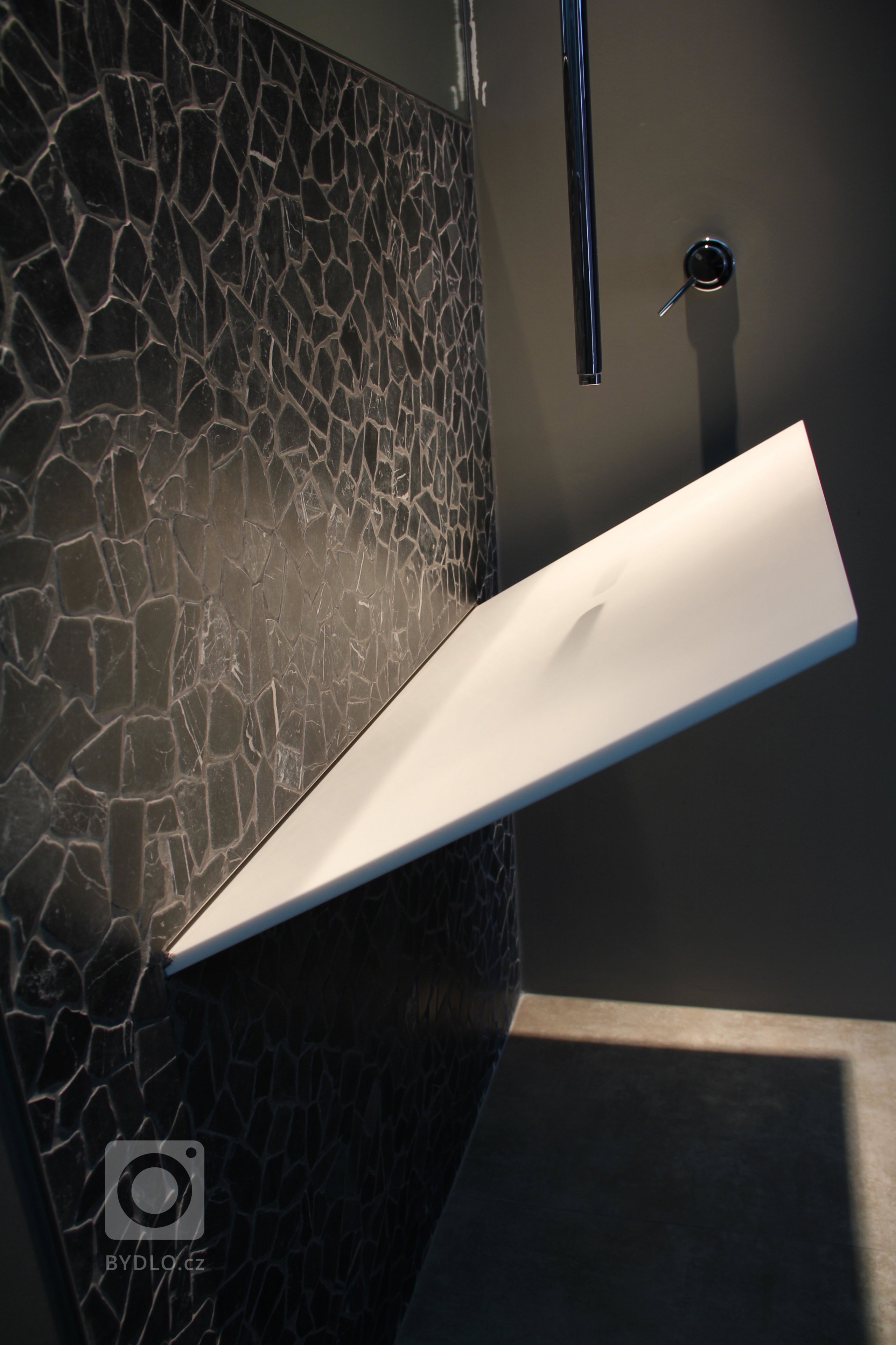 Klient oslovil naši firmu a požadoval vytvoření studie celého interiéru domu, kdy můžeme při tvorbě studie ještě dispozičně měnit projekt. Studie interiéru…