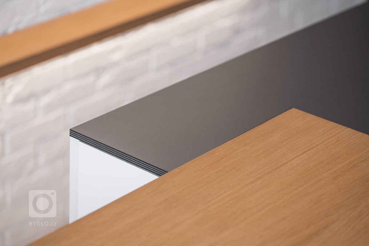 Když se sejde architekt a investor, kteří si vzájemně sedí, je to vždy výhra. A to pro obě strany. Klient má bydlení, které mu ve všech směrech vyhovuje,…