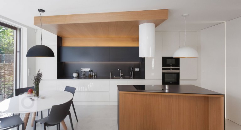 add picture to album