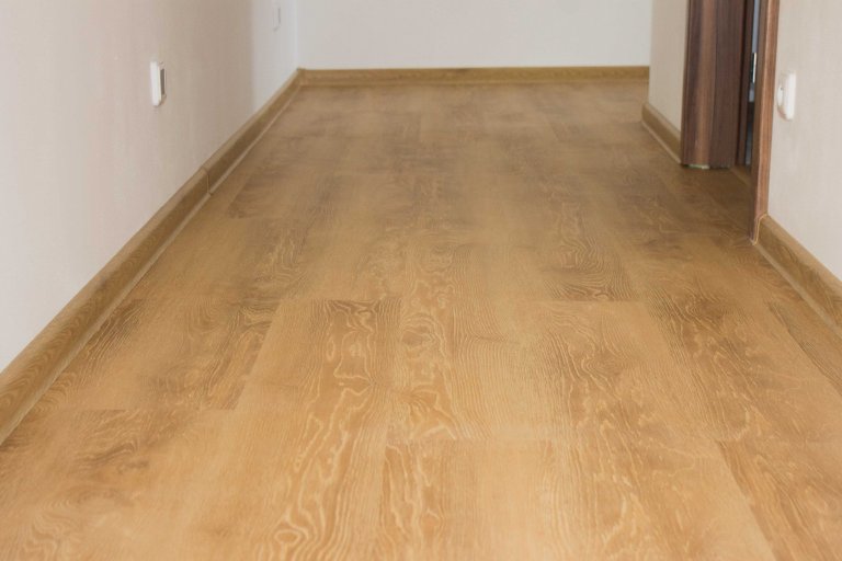 Ukázka realizace pokládky vinylové podlahy BUKOMA DRYBACK dekor Dub Burbon Přírodní
