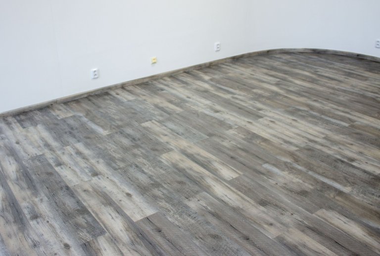 Soklové lišty BUKOMA PROFI-60 lze instalovat i do oblých rohů