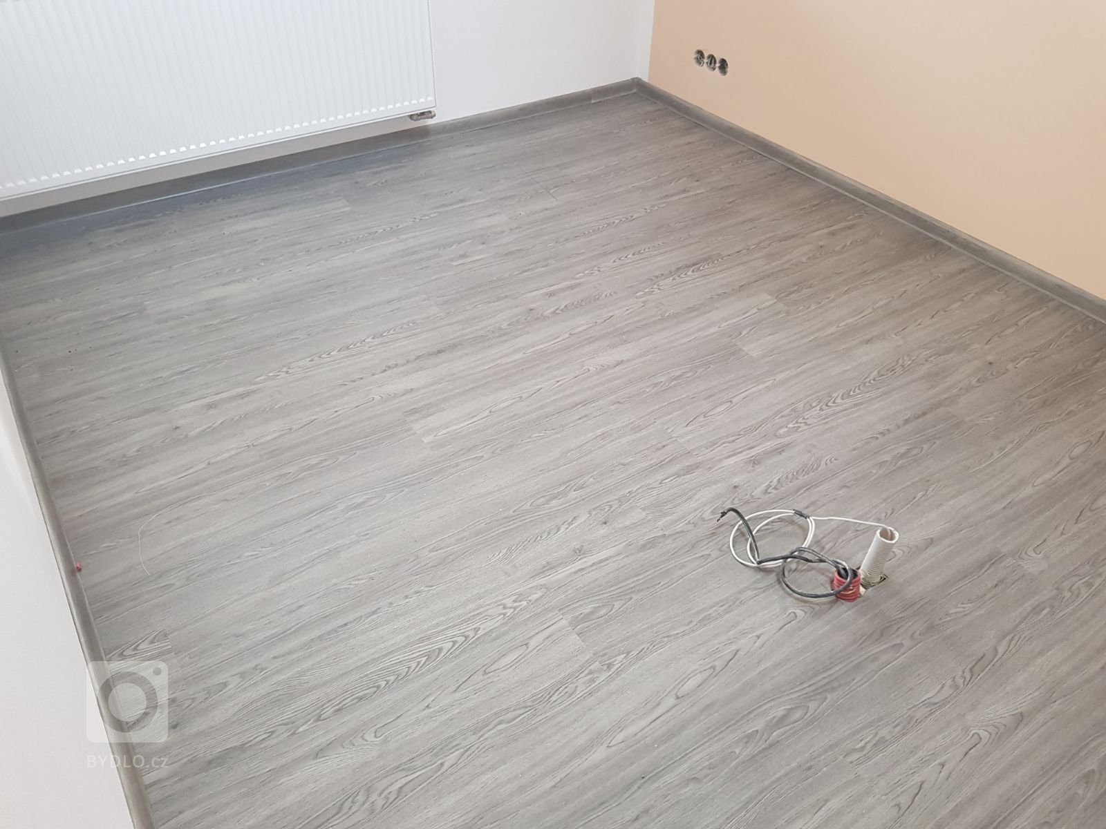 Ukázka realizace s vinylovou plovoucí podlahou BUKOMA PREMIUM CLICK - dekor Dub Urban. Stejný dekor podlahy je v celém domě včetně schodiště.
