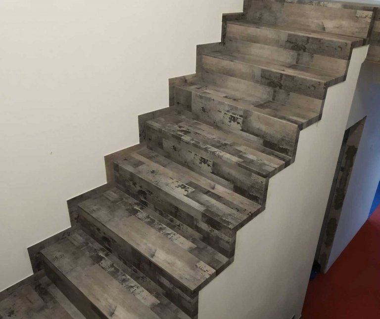 Bukoma schody z vinylu zákazníka