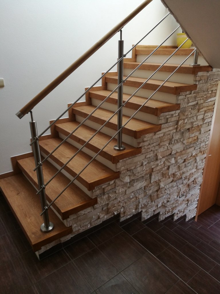 Rekonstrukce schodiště svépomocí