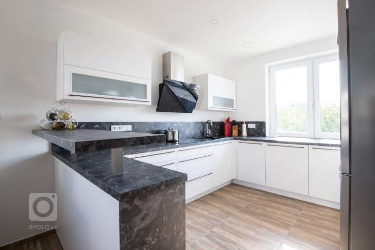 add picture to album