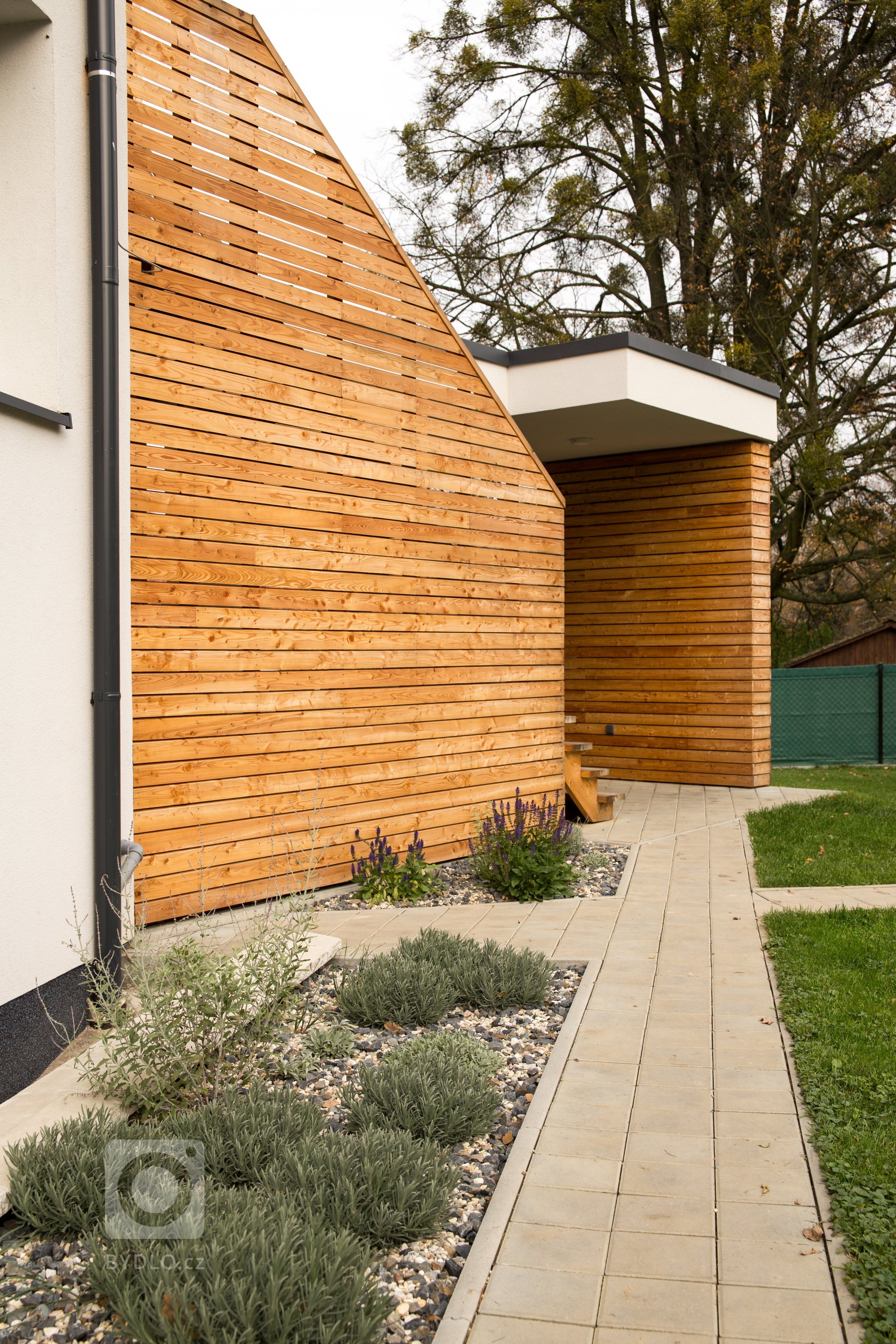 Dřevěné obložení terasy a schodiště