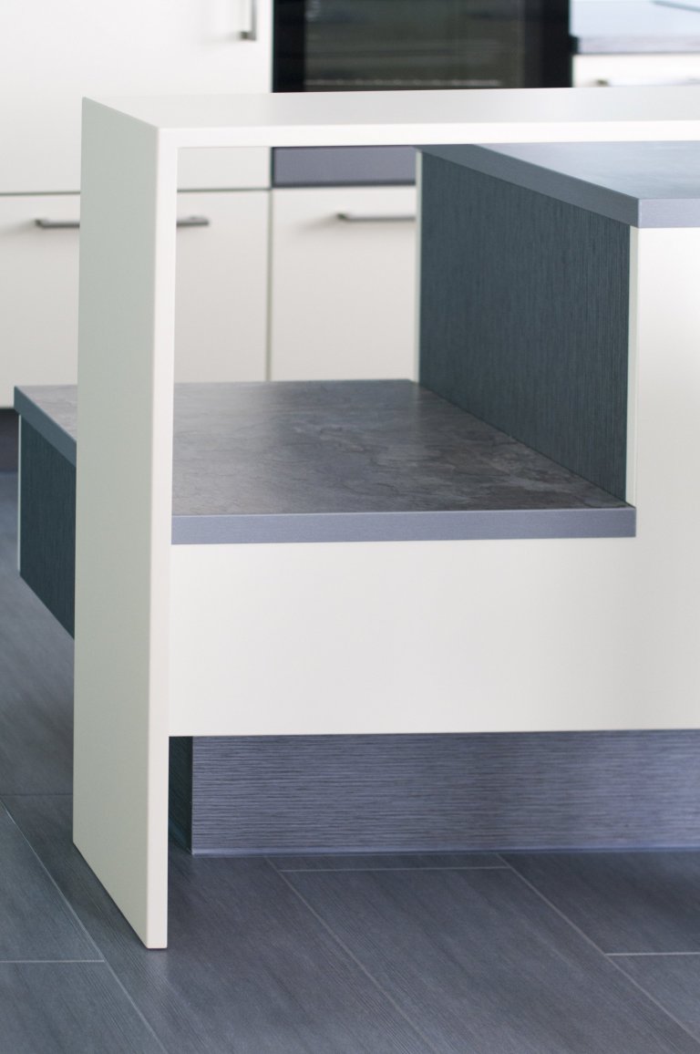 Do posledního detailu vyladěná kuchyň zapadá do celkového konceptu interiéru novostavby. Několik zajímavých designových prvků kuchyň odlehčuje a odlišuje od…