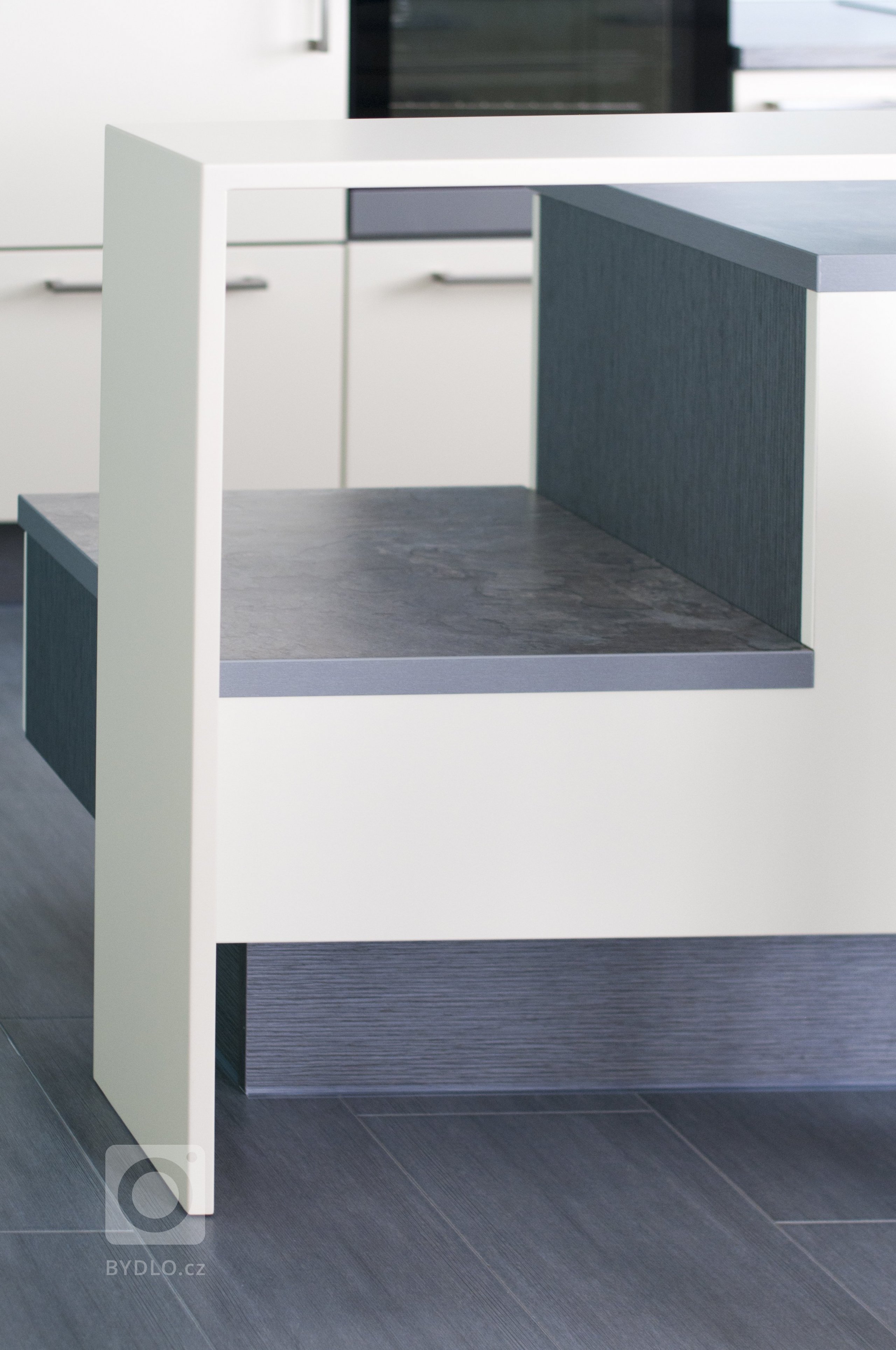Do posledního detailu vyladěná kuchyň zapadá do celkového konceptu interiéru novostavby. Několik zajímavých designových prvků kuchyň odlehčuje a odlišuje od…