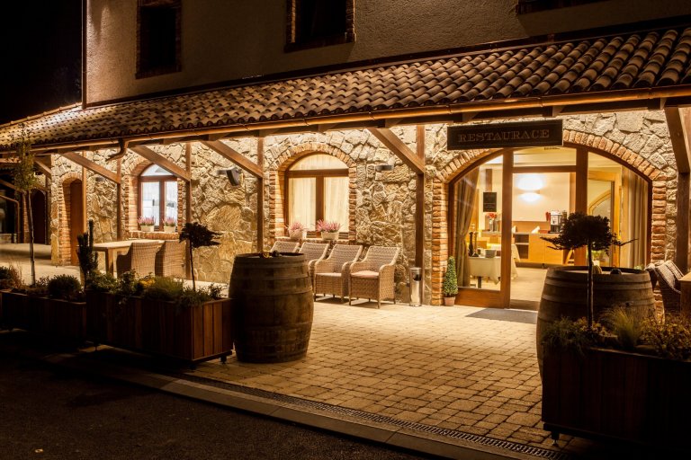 Šlechtitelská stanice vinařská ve Velkých Pavlovicích je v současné době akciovou společností hospodařící na vlastních i pronajatých vinicích, vyrábějící víno,…