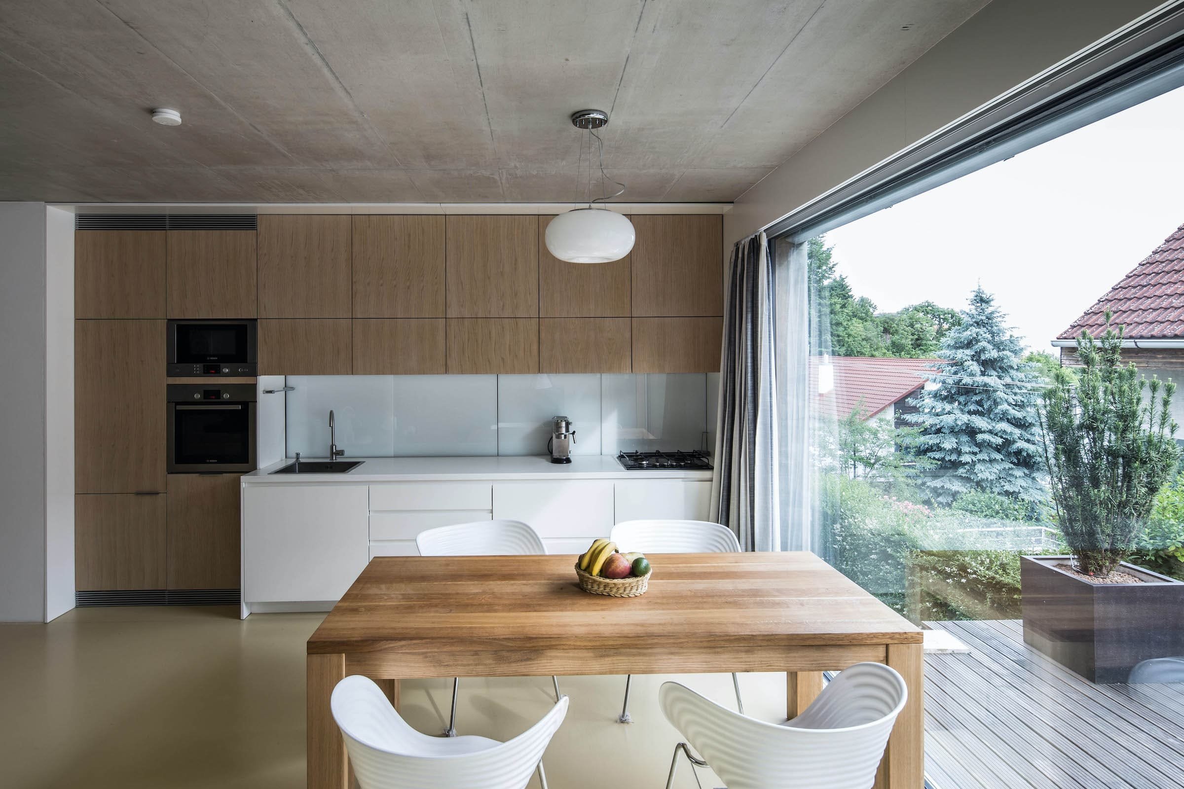 Rodinný dům odstínech šedi