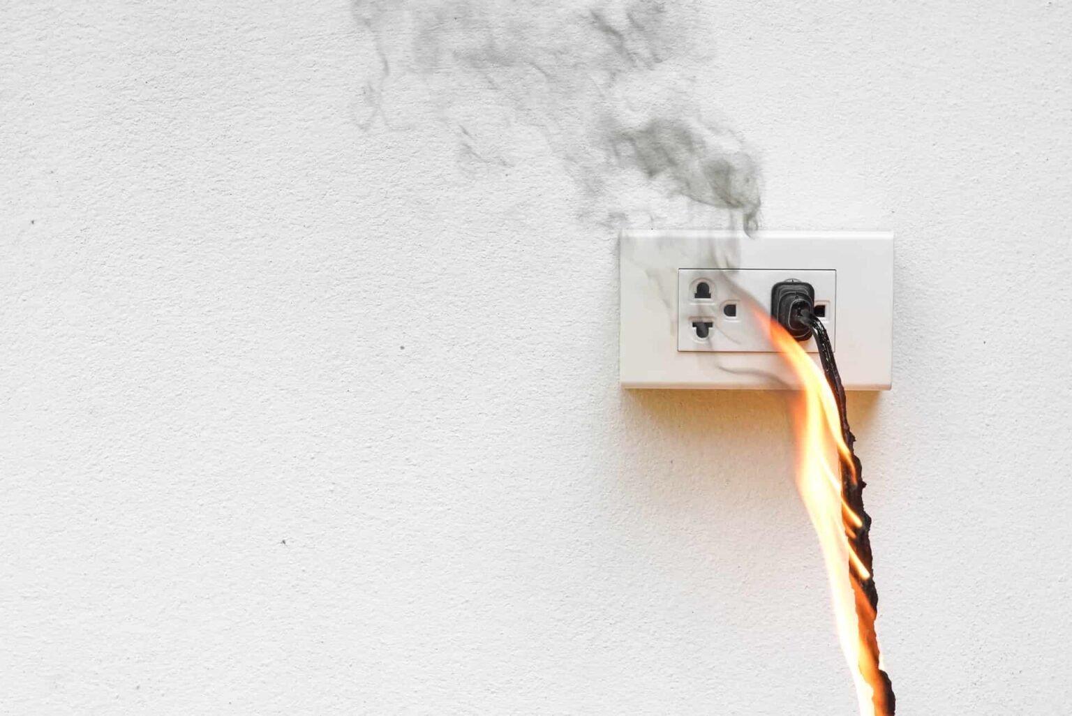 Závada elektrospotřebičů je příčinou čtvrtiny požárů domácností