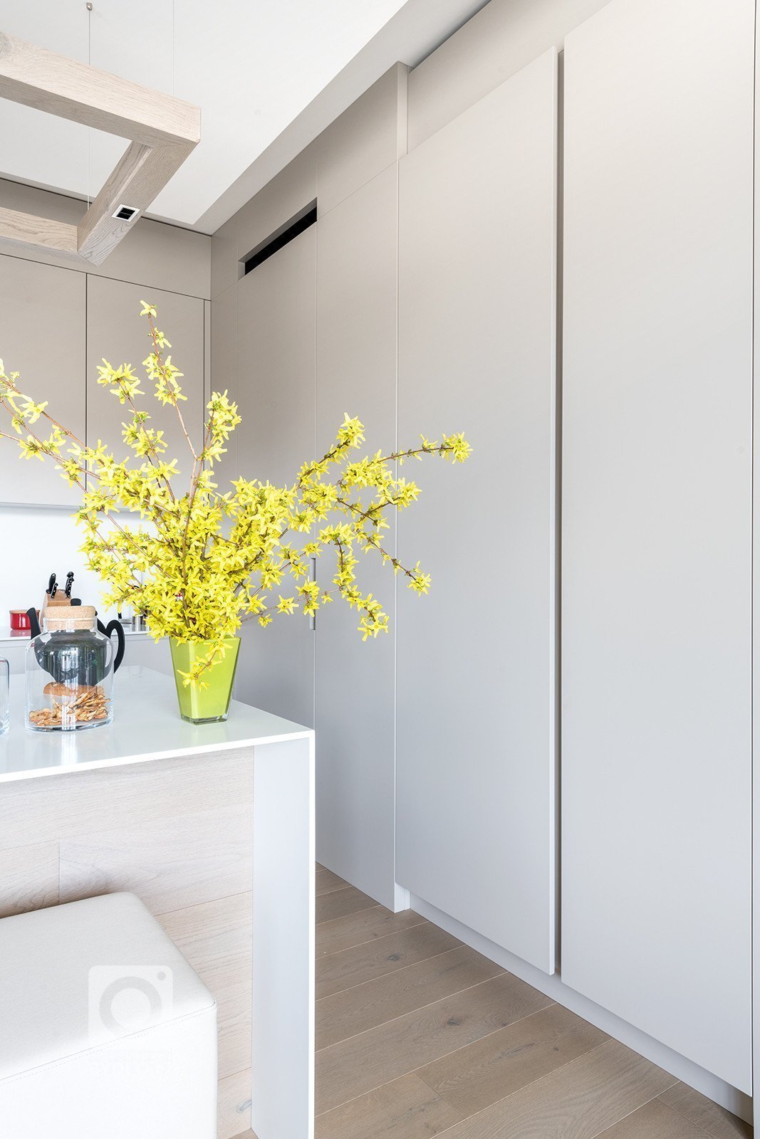 Jedná se o propojení dvou bytů ve zrekonstruovaném secesním domě. Majitelé si přáli vytvořit modern interiér se zachováním secesních prvků. Investoři si…