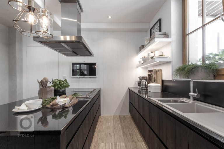 add picture to album