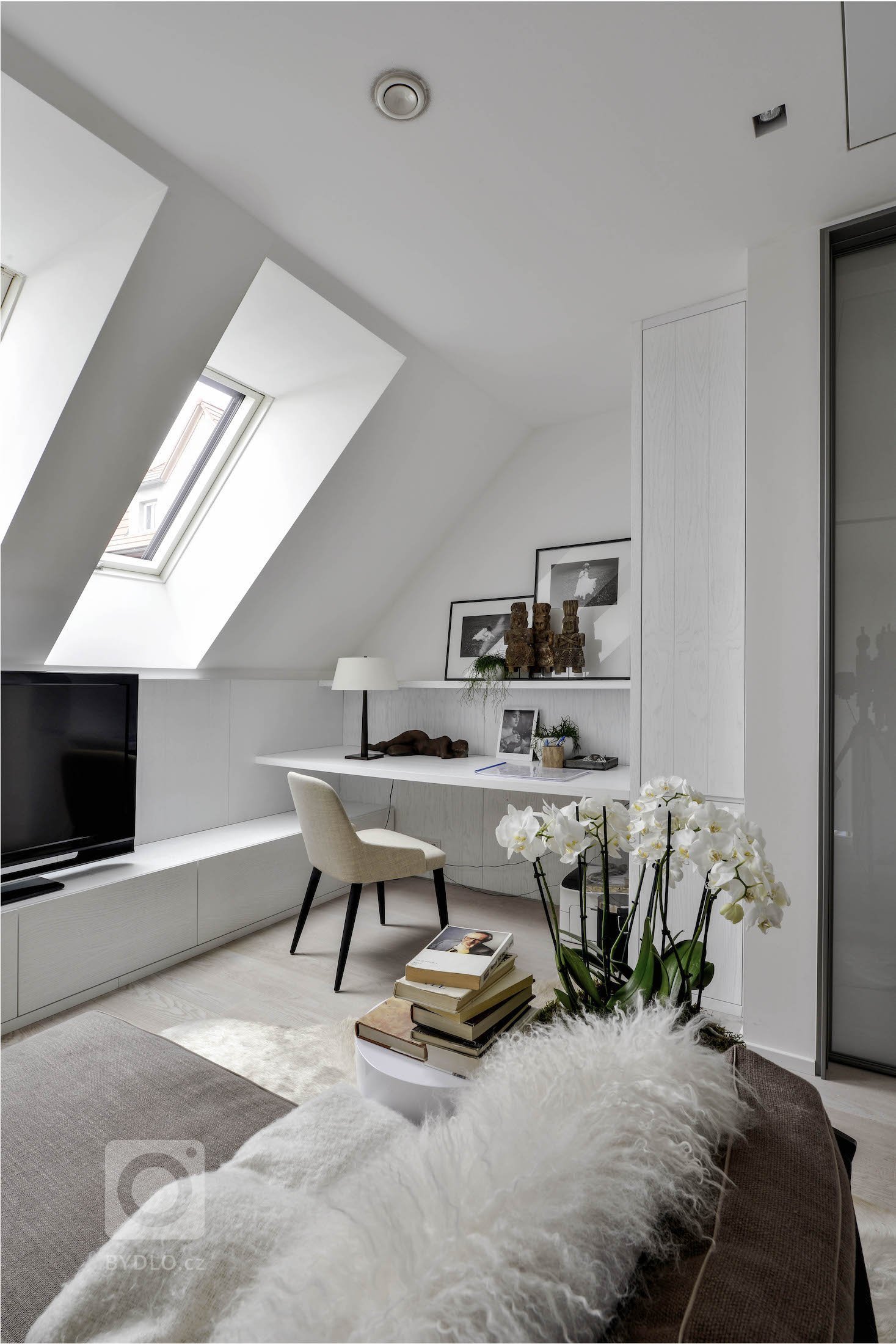 Interiér tohoto domu působí nesmírně přívětivým, až terapeutickým dojmem. Jakmile vstoupíte, rozhostí se ve vás klid. Je prostoupený svěžím duchem a energií…