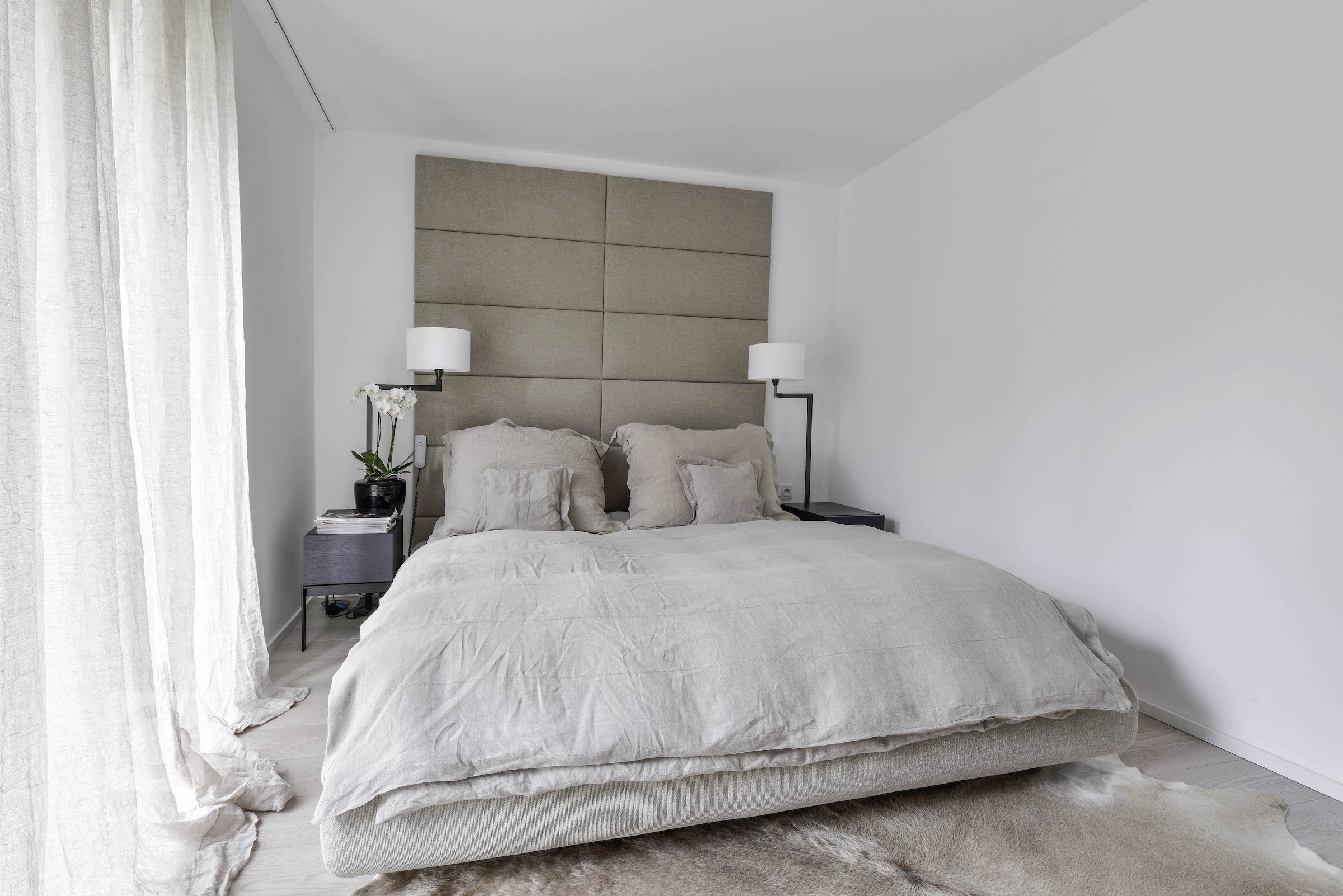 Interiér tohoto domu působí nesmírně přívětivým, až terapeutickým dojmem. Jakmile vstoupíte, rozhostí se ve vás klid. Je prostoupený svěžím duchem a energií…