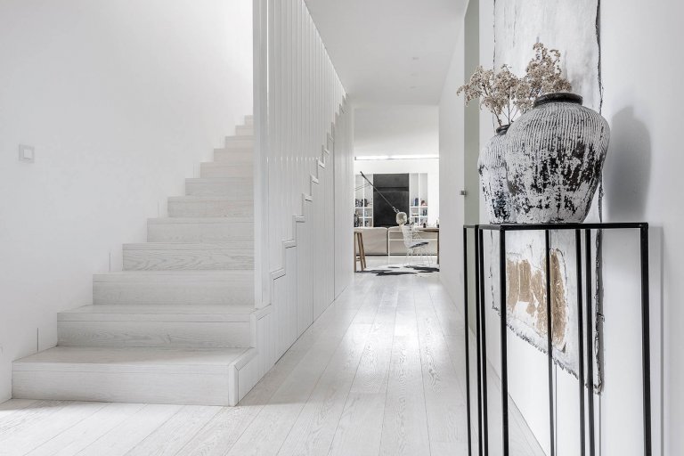 Dřevostavba na kraji lužních lesů