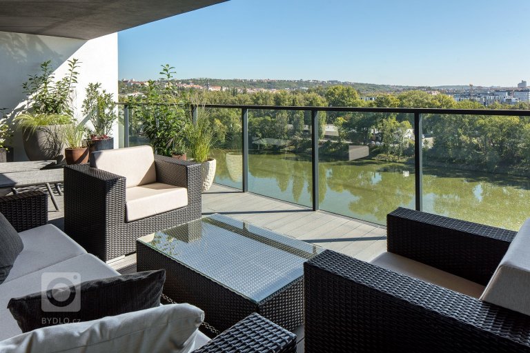 add picture to album