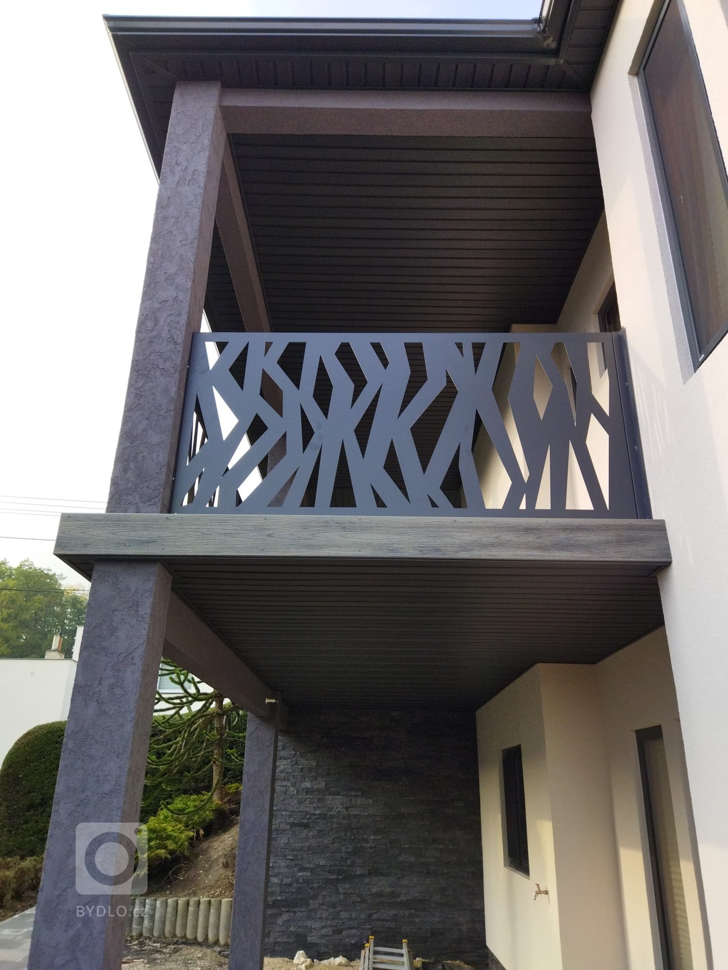 Pokud potřebujete oživit své bydlení a jste milovníkem moderního stylu, jistě vás osloví designové zábradlí vyrobené&nbsp;z hliníku. Jeho nadčasový design a…