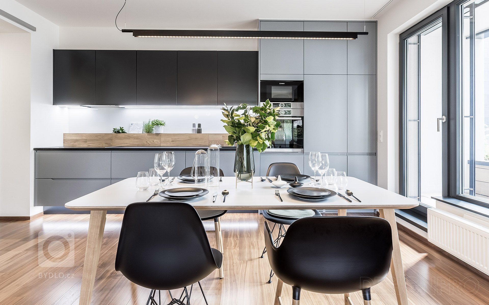 Interiér dokážeme vybavit do poslední drobnosti, jako je například váza.