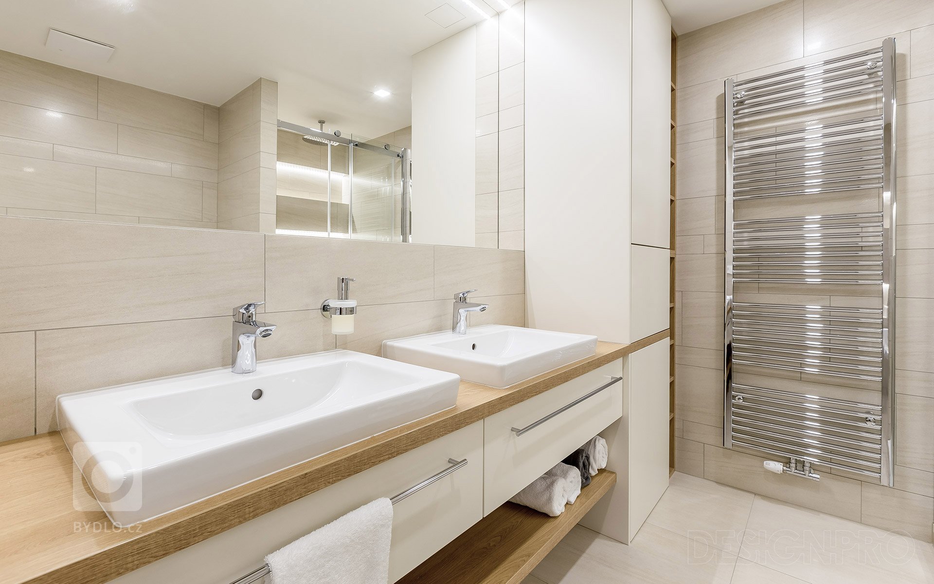 Jedná se o byt v novém developerském projektu. Samotná dispozice byla řešena dobře a nebylo třeba ji upravovat. Zadáním bylo vytvořit domov pro mladý pár, kde…