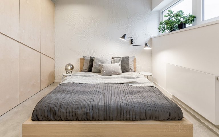 Interiér bytu v novostavbě bytového domu v pražských Hodkovičkách.&nbsp;Byt určený pro mladou slečnu jsme s klientkou začali řešit již v průběhu klientských…