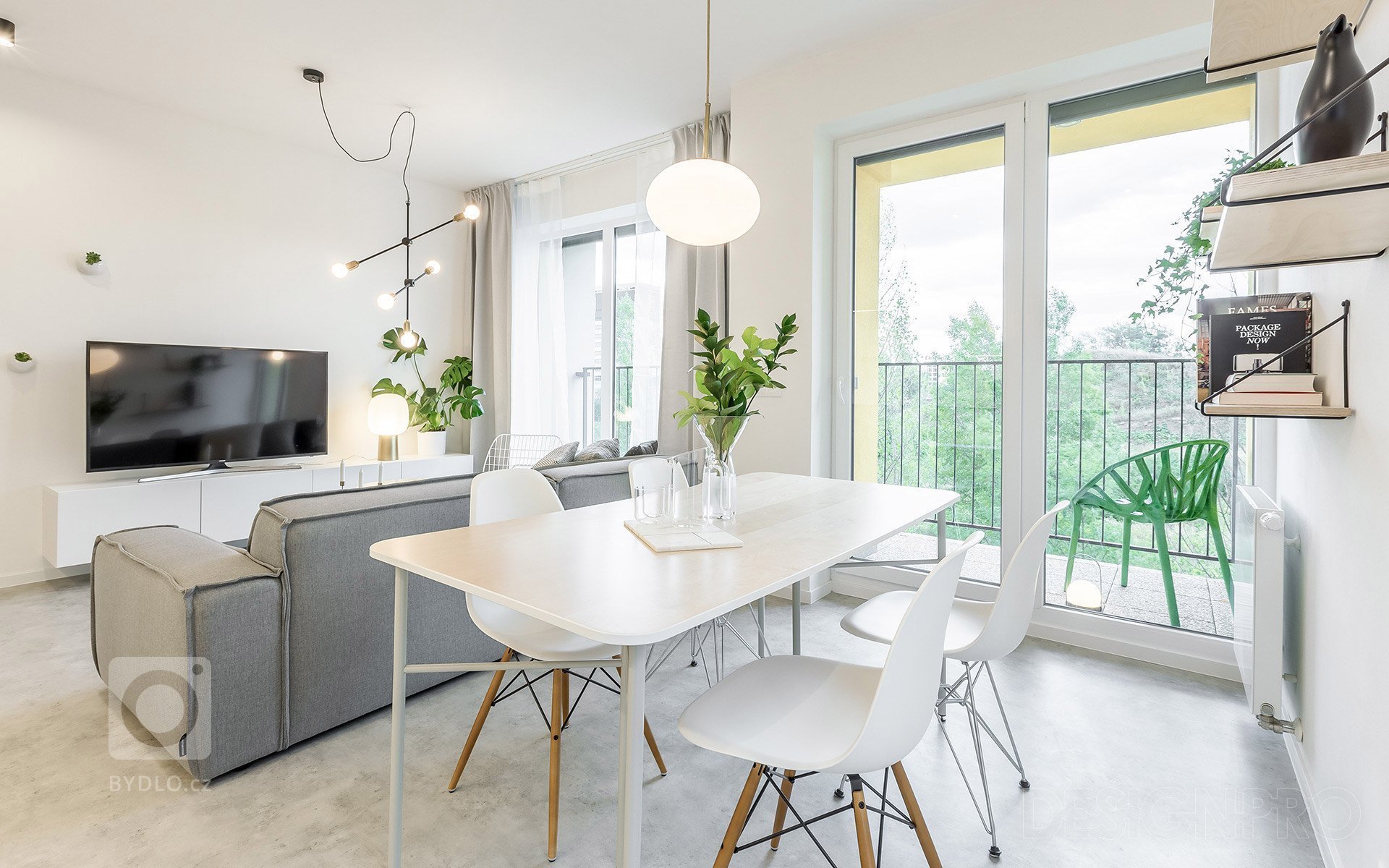 Interiér bytu v novostavbě bytového domu v pražských Hodkovičkách.&nbsp;Byt určený pro mladou slečnu jsme s klientkou začali řešit již v průběhu klientských…