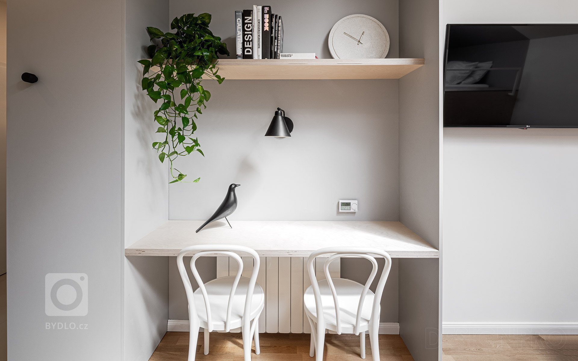 Interiér podkrovního bytu v centru Prahy v ulici Štěpánská. Malý byt na krátkodobý pronájem, o velikosti pouhých 23 metrů čtverečních, jsme navrhovali a…