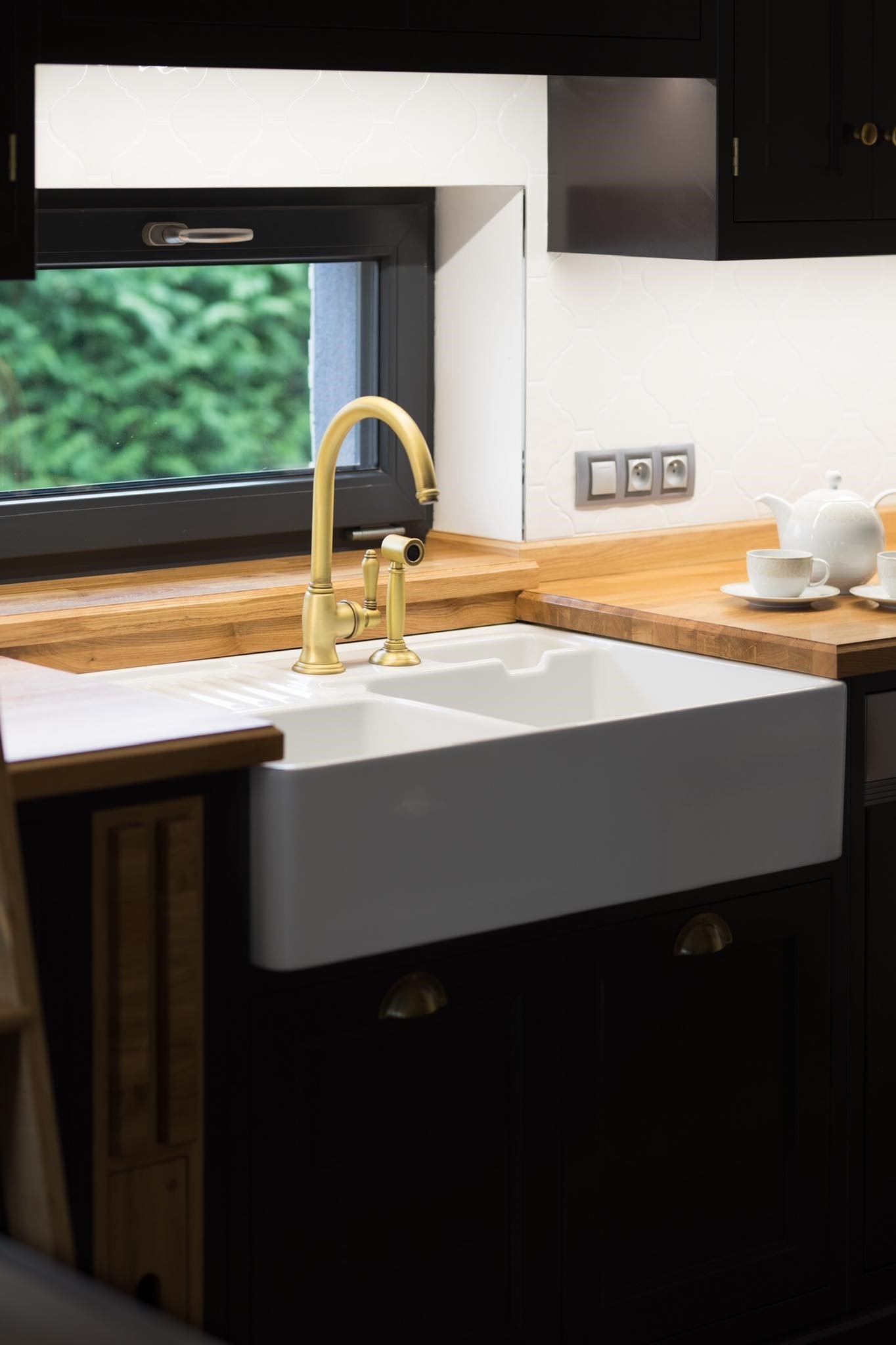 Black & Oak kuchyně Děčín‘ dokonale vystihuje spojení elegance, luxusu a praktičnosti. Potkávají se zde luxusní saténová černá barva spolu s …