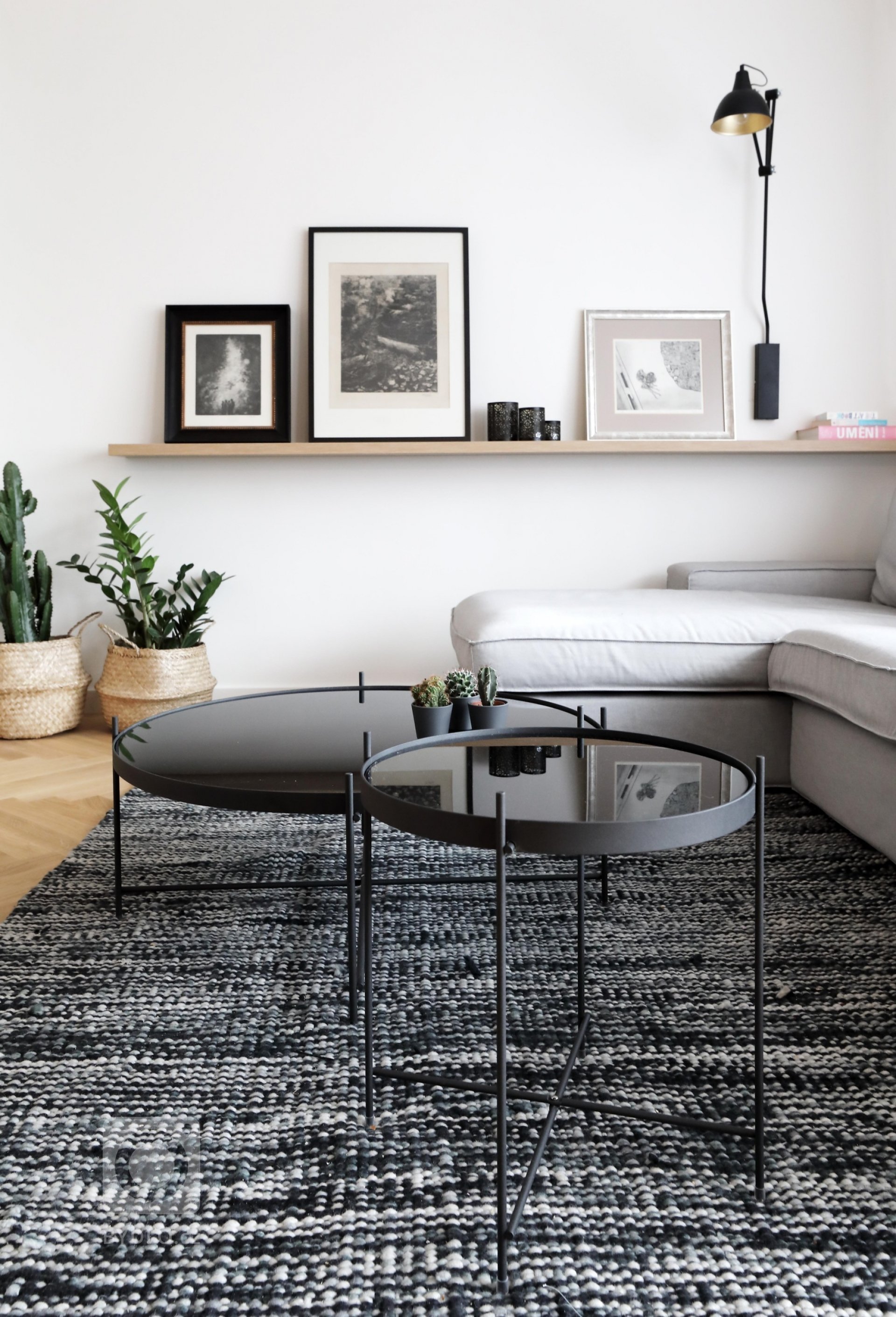 Celková odlehčenost a nadčasovost bylo primární zadání ze strany investorky. Dále pak požadavek na jemné a světlé tóny a dřevěné parkety. Rozlohou se nejedná o…