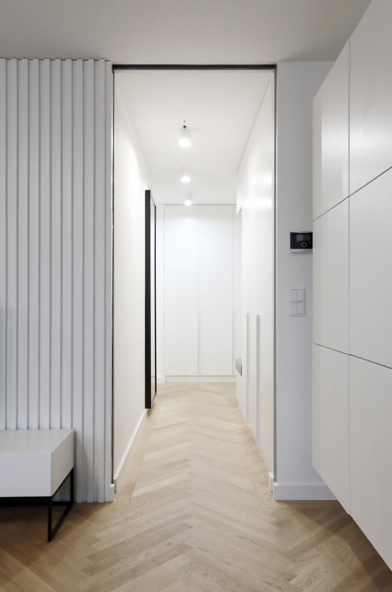 Celková odlehčenost a nadčasovost bylo primární zadání ze strany investorky. Dále pak požadavek na jemné a světlé tóny a dřevěné parkety. Rozlohou se nejedná o…