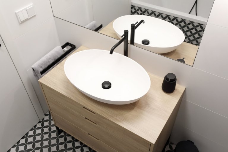 Celková odlehčenost a nadčasovost bylo primární zadání ze strany investorky. Dále pak požadavek na jemné a světlé tóny a dřevěné parkety. Rozlohou se nejedná o…