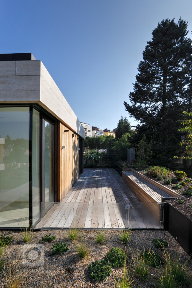 add picture to album