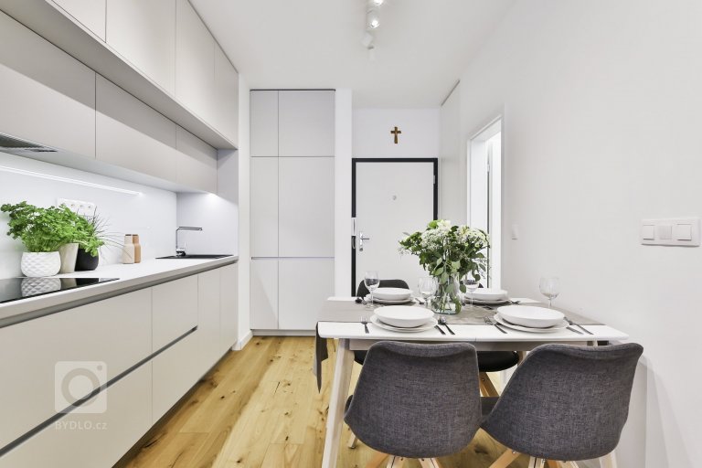 add picture to album