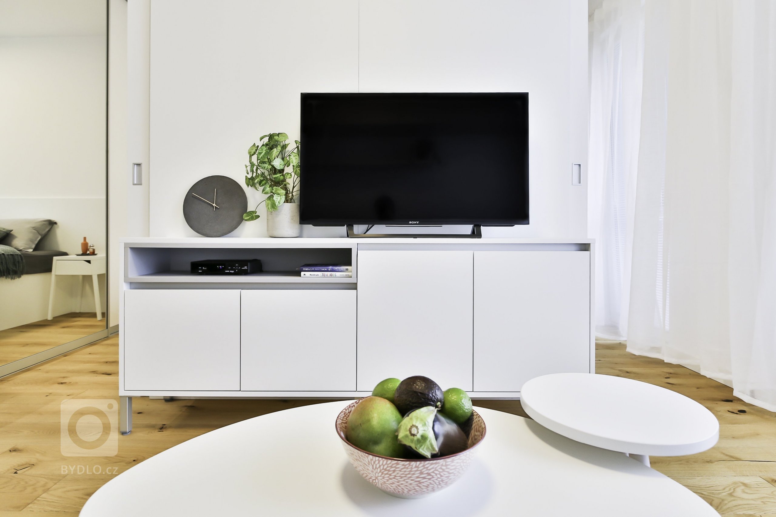 Pri tvorbe interiéru 1,5-izbového bytu v Slnečniciach pre mladý pár nám išlo hlavne o funkčnosť a moderný dizajn. Svetlé povrchy a materiály spolu s…